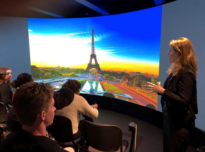 Nicole Mills teaching in the VizLab